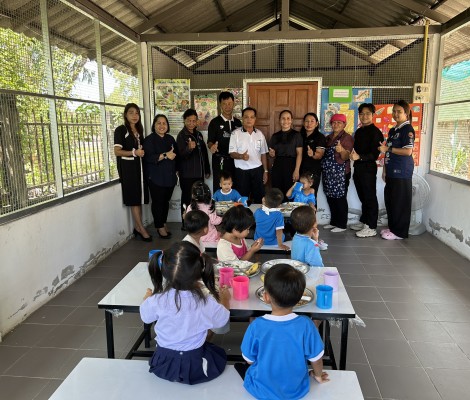 การลงพื้นที่ติดตาม ตรวจสอบ และประเมินผลการดำเนินงานโครงการอาหารกลางวัน และ การมอบป้ายสัญลักษณ์ "ห้ามสูบบุหรี่" ศูนย์พัฒนาเด็กเล็กบ้านหนองซองแมวหนองไม้ตาย