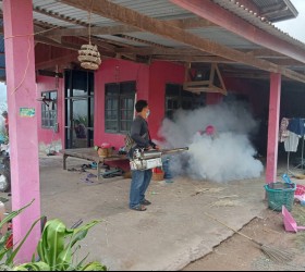 ฉีดพ่นหมอกควันกำจัดยุงลายบ้านโนนโพธิ์ หมู่ที่ 9